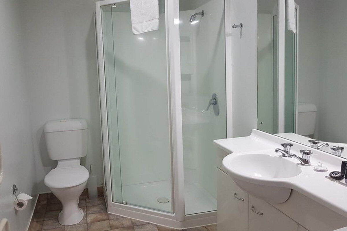 Bathroom - Courtenay Village 2 Bedroom Apartment