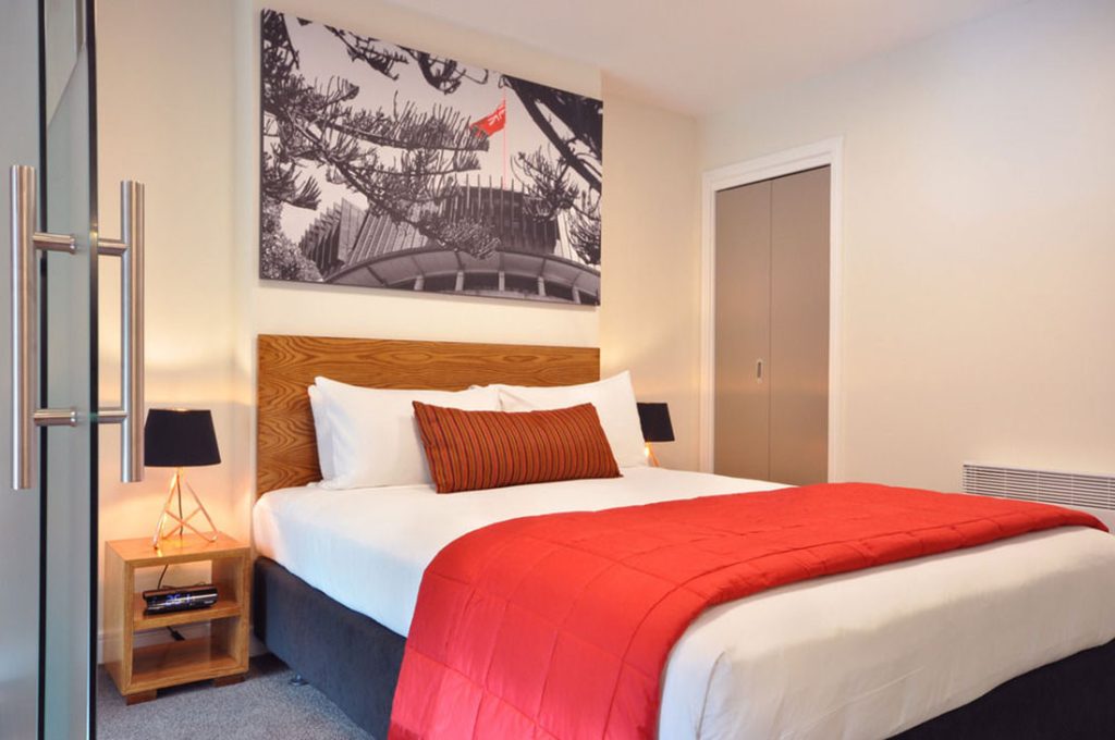 Executive-Bedroom-Boulcott-Suites-Executive-1-Bedroom-North-Tower